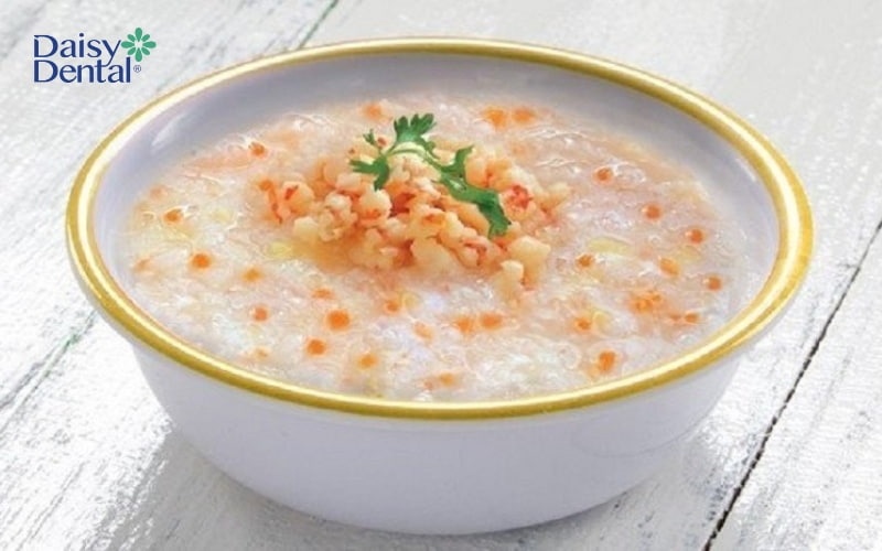 Ưu tiên dùng thực phẩm mềm và dễ nuốt khi mọc răng khôn