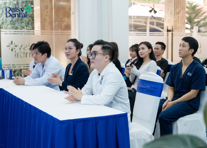 Nha khoa Quốc tế DAISY tổ chức thành công “Hội thảo Implant cơ hội cấy ghép răng giá tốt nhất năm cùng chuyên gia”