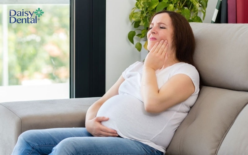 Mọc răng khôn thời kỳ mang thai có thể gây đau nhức và sốt cao