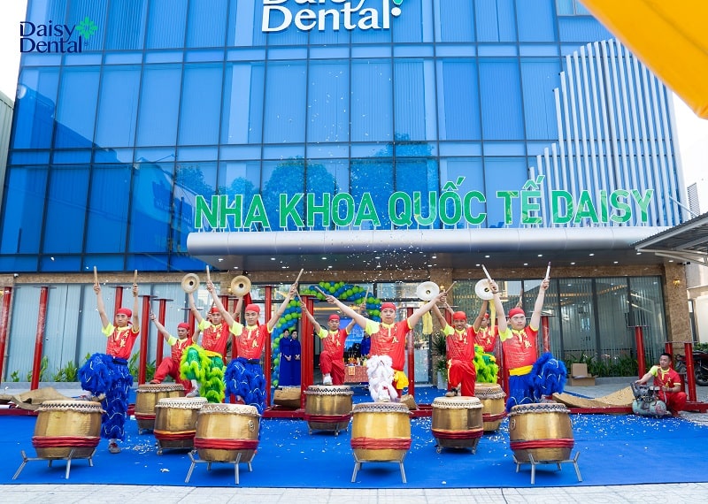 Nha khoa Quốc tế DAISY rộn ràng tổ chức múa lân khai xuân vào ngày 15/02/2024 tại số 303 Phan Trung, Phường Tân Mai, TP. Biên Hòa, Tỉnh Đồng Nai