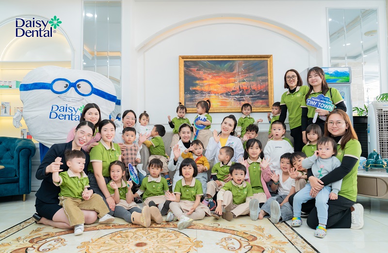 học sinh Trường Mầm Non Tiny Đà Lạt tham quan Nha khoa Quốc tế DAISY