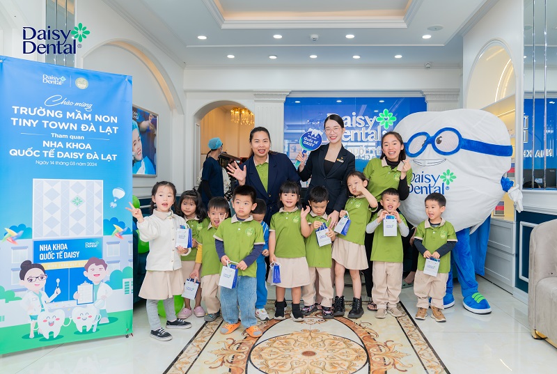học sinh Trường Mầm Non Tiny Đà Lạt tham quan Nha khoa Quốc tế DAISY
