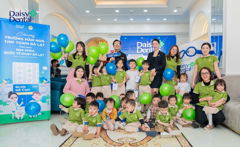 học sinh Trường Mầm Non Tiny Đà Lạt tham quan Nha khoa Quốc tế DAISY