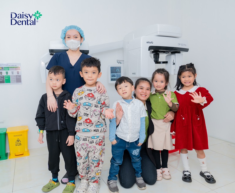 học sinh Trường Mầm Non Tiny Đà Lạt tham quan Nha khoa Quốc tế DAISY