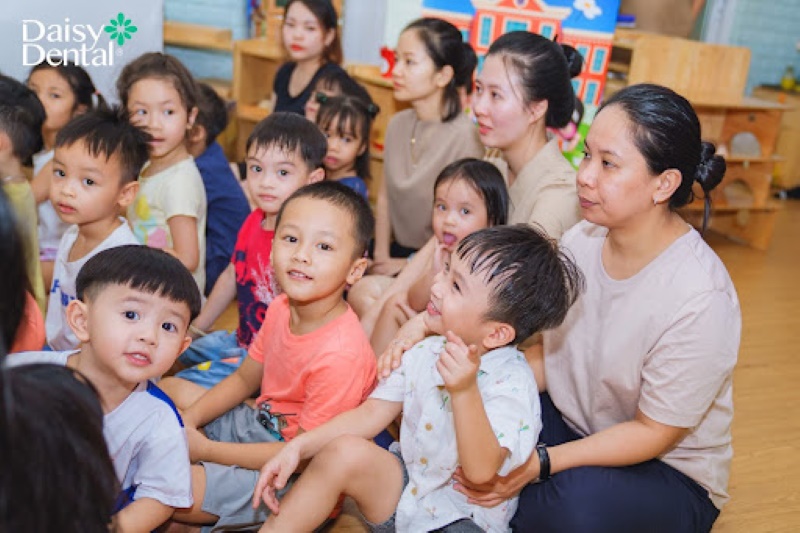 Bác sĩ Nha khoa Quốc tế DAISY tư vấn chi tiết cho phụ huynh cách ngăn ngừa bệnh răng miệng ở trẻ em