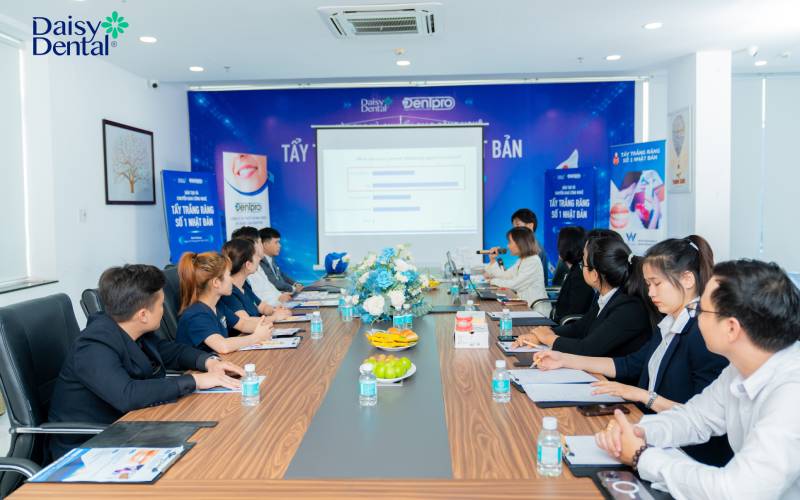Nha khoa Quốc tế DAISY nhận Chuyển giao công nghệ tẩy trắng răng số 1 Nhật Bản
