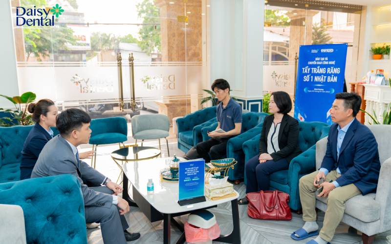 Nha khoa Quốc tế DAISY nhận Chuyển giao công nghệ tẩy trắng răng số 1 Nhật Bản