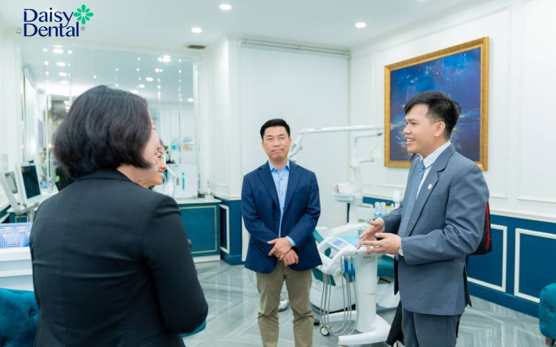 Nha khoa Quốc tế DAISY nhận Chuyển giao công nghệ tẩy trắng răng số 1 Nhật Bản