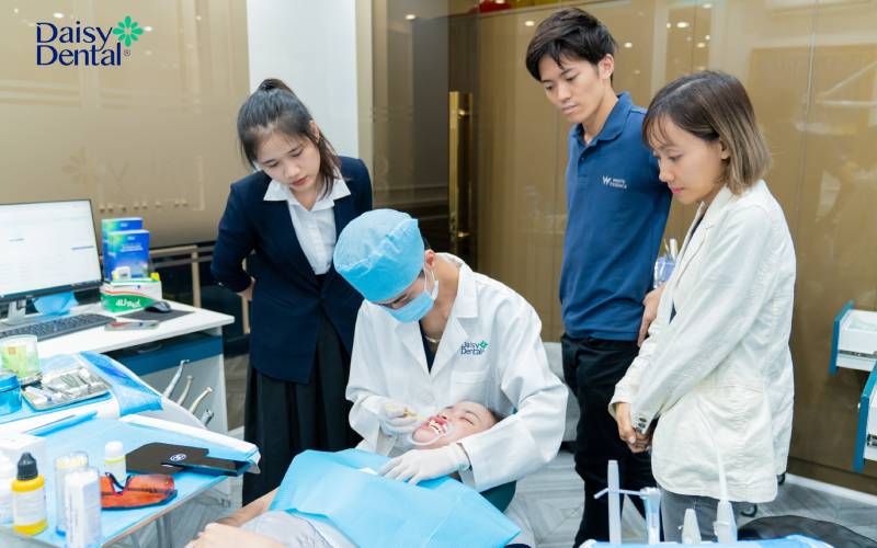 Nha khoa Quốc tế DAISY nhận Chuyển giao công nghệ tẩy trắng răng số 1 Nhật Bản
