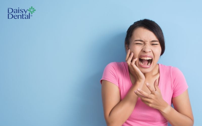 Mất răng sẽ gây ra khó khăn, đau đớn trong quá trình ăn uống