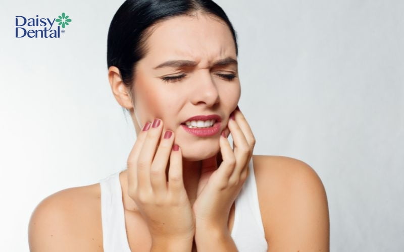 Người bị viêm xoang cũng thường cảm thấy đau quai hàm gần tai