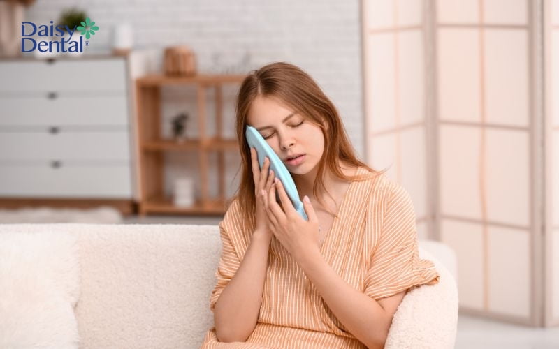 Chườm lạnh sẽ có hiệu quả với những cơn đau cấp tính