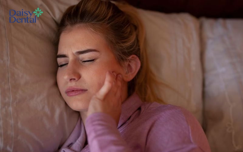 Viêm tủy xương cũng gây ra đau quai hàm gần tai