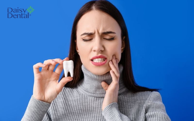 Bệnh về răng miệng cũng dẫn đến đau quai hàm gần tai