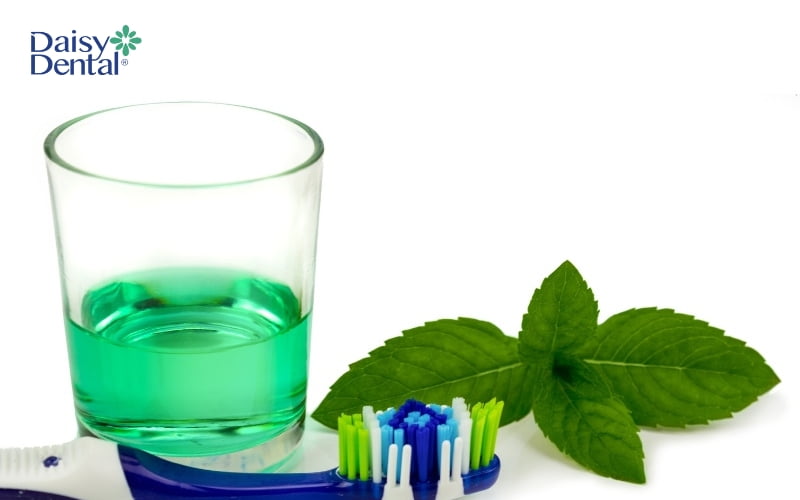 Không chỉ giúp diệt khuẩn, nước súc miệng còn giúp hơi thở thơm mát hơn