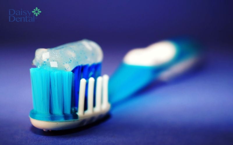 Nên đánh răng 2 lần/ngày để duy trì răng miệng khỏe mạnh