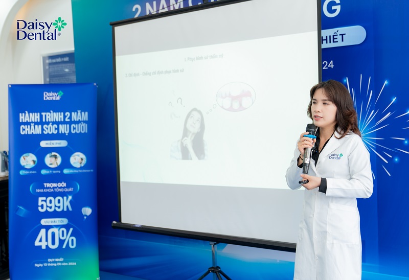 Bác sĩ CKI.RHM Phạm Hoàng Thùy Nhiên chia sẻ những kiến thức nha khoa hữu ích trong buổi hội thảo