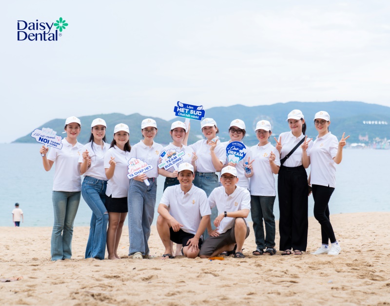 Các hoạt động vui chơi diễn ra sôi nổi tại biển Nha Trang