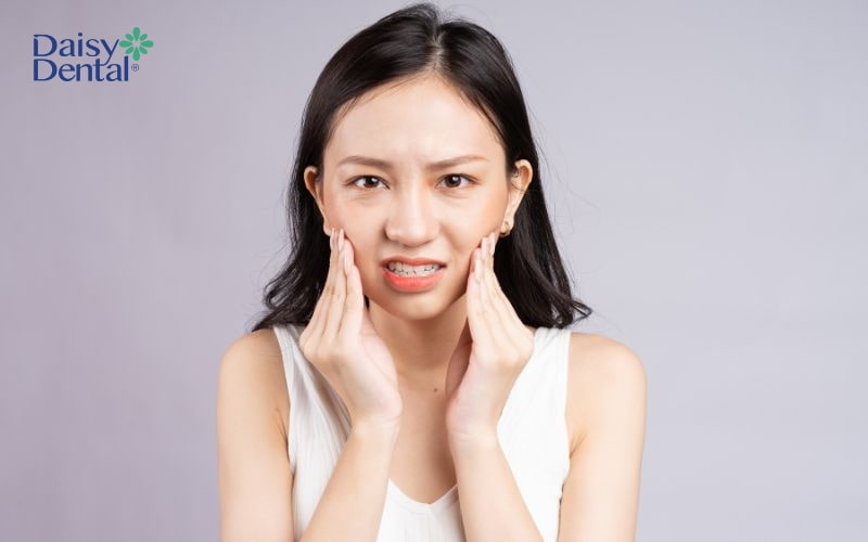 Cảm thấy đau nhức sau khi nhổ răng khôn là vấn đề nhiều người gặp phải