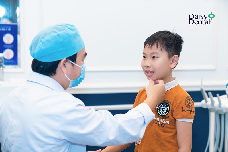 niềng răng sớm cho trẻ nên hay không