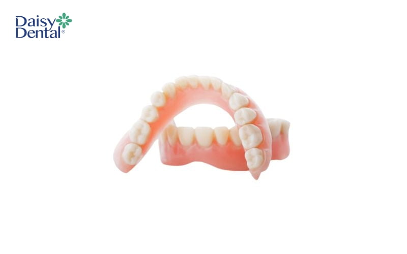Răng giả tháo lắp bán phần có thể bị rơi ra trong quá trình ăn nhai