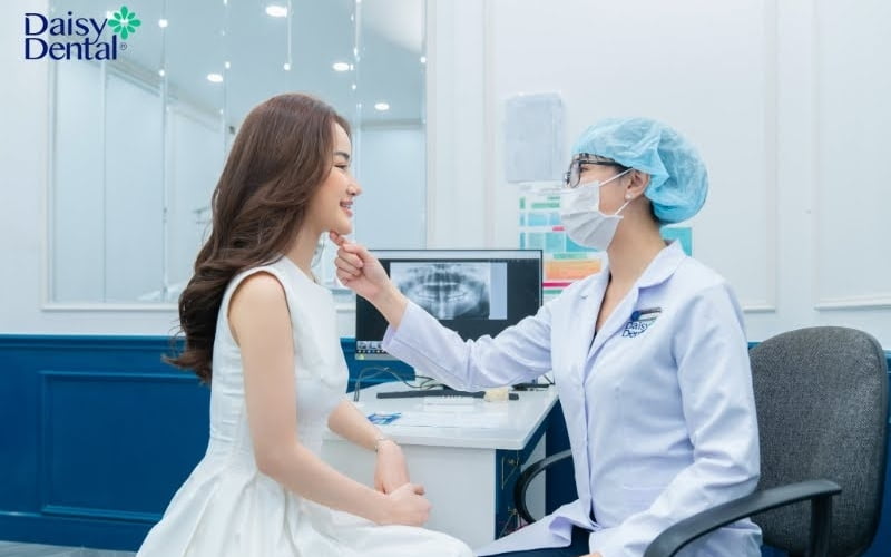 Khách hàng tái khám niềng răng tại Nha khoa Quốc tế DAISY