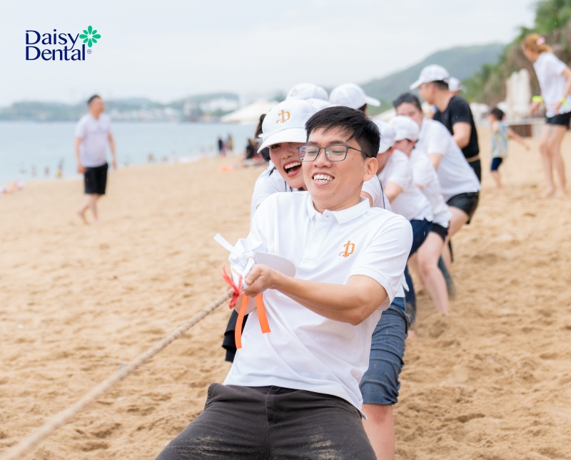 Tinh thần nhiệt huyết, hăng say của các thành viên DAISY đã tạo nên một bức tranh tràn đầy năng lượng và nhiệt huyết trên bãi biển Nha Trang.