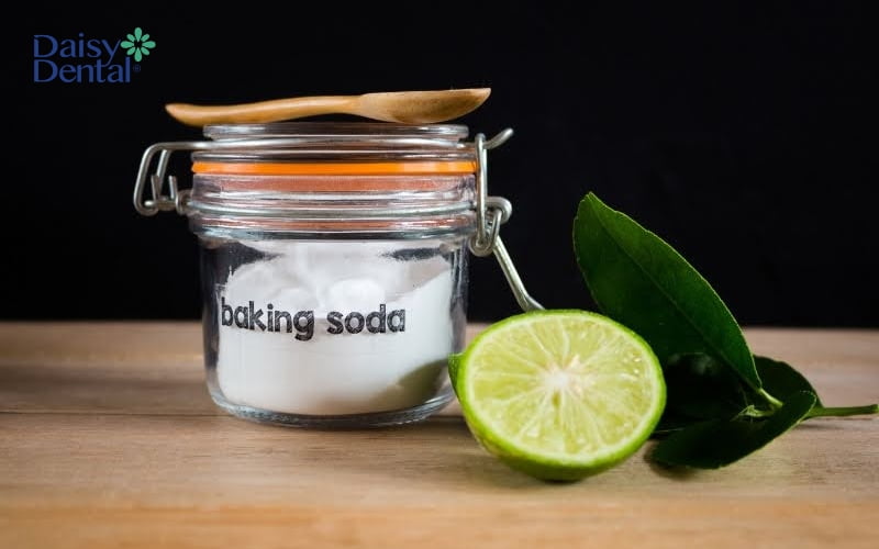 Sử dụng baking soda là một trong những cách vệ sinh lưỡi phổ biến