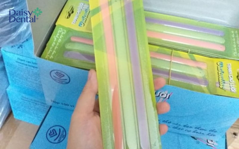 Dụng cụ cạo lưỡi bằng nhựa được nhiều người ưa chuộng