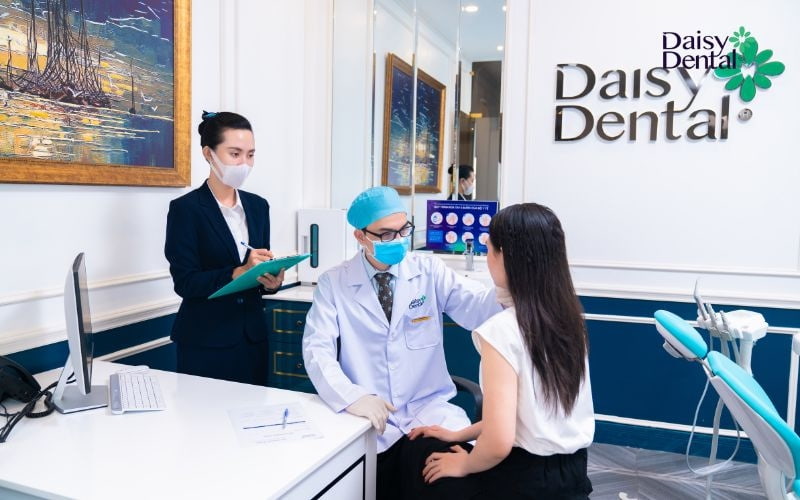 Quyết định nhổ răng khôn chỉ nên được đưa ra khi có chỉ định từ bác sĩ