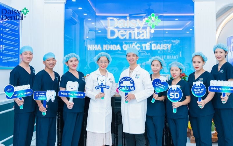 Đội ngũ bác sĩ tại Nha khoa Quốc tế DAISY sẽ mang đến cho khách hàng quá trình nhổ răng khôn êm ái nhất