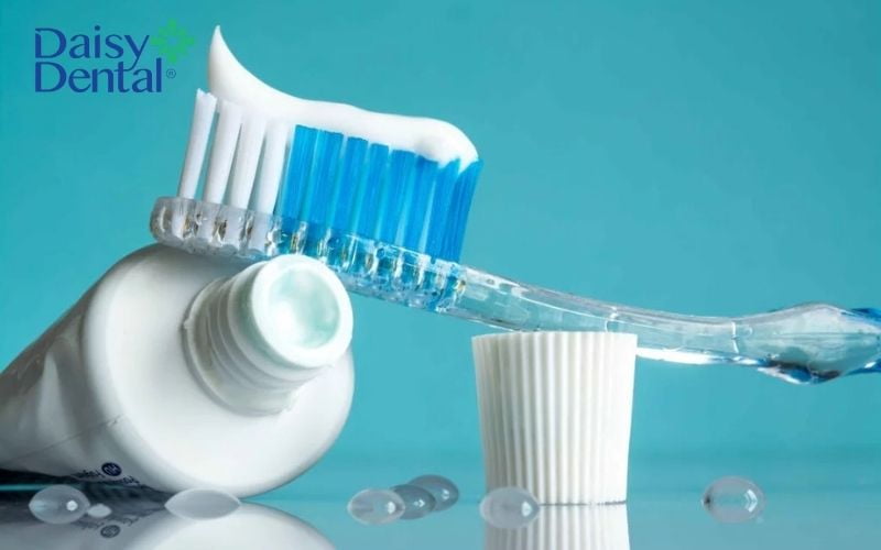 Kem đánh răng cho người bị tụt lợi là sản phẩm nha sĩ khuyến khích sử dụng