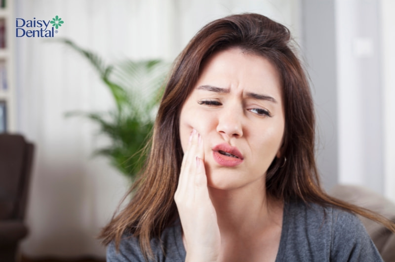 Đau nhức răng là một trong những dấu hiệu lấy tủy răng không sạch