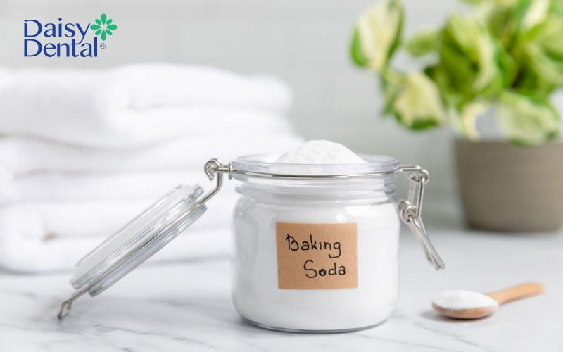 Làm sạch mảng bám với baking soda