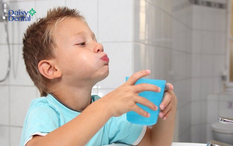 Lựa chọn sản phẩm nước súc miệng phù hợp với lứa tuổi