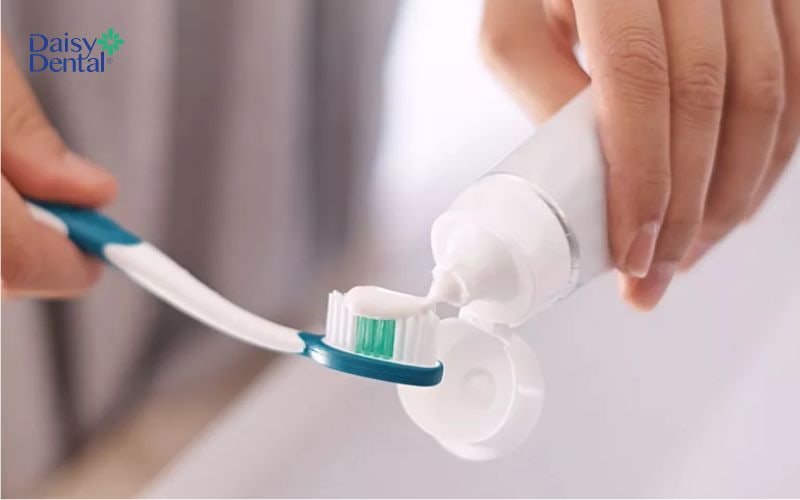 Sử dụng kem đánh răng không phù hợp với tình trạng răng miệng có thể gây kích ứng nướu