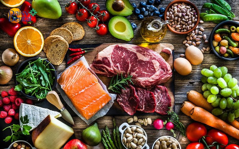Bạn cần có thói quen ăn uống khoa học, lành mạnh để tránh các bệnh lý răng miệng