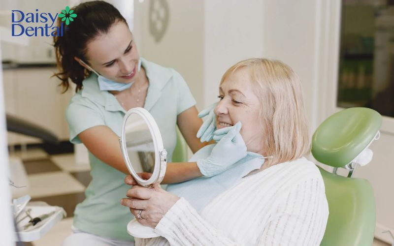 Trồng răng Implant số 6 giúp khôi phục chức năng ăn nhai và tính thẩm mỹ, ngăn chặn biến chứng tiêu xương hàm