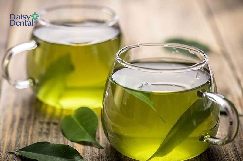 Trà xanh không chỉ diệt khuẩn tốt mà còn giúp loại bỏ mùi hôi hơi thở