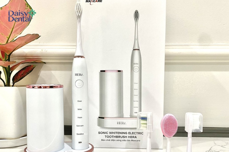 Bàn chải điện Maxcare với đầu bàn chải và đầu rửa mặt được thiết kế tháo rời linh hoạt