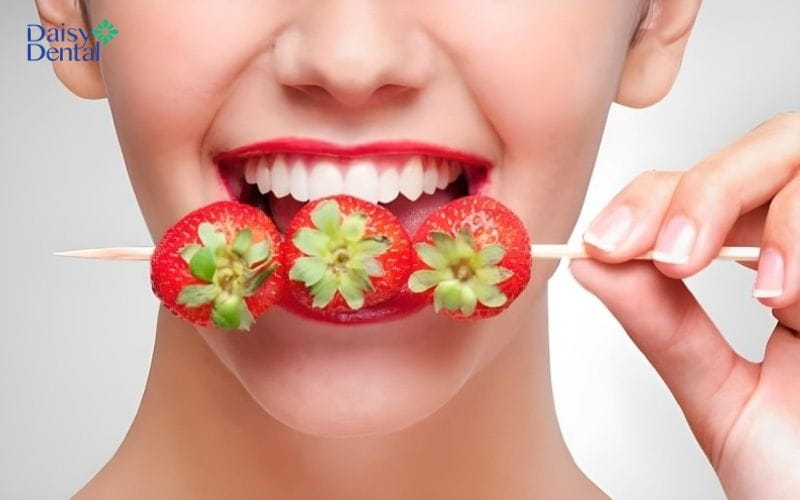 Lực nhai của mình vừa phải, động tác nhai từ tốn