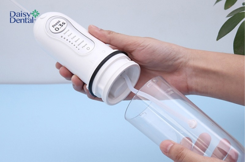 Sau khi sử dụng, bạn nên làm vệ sinh sạch bình chứa nước