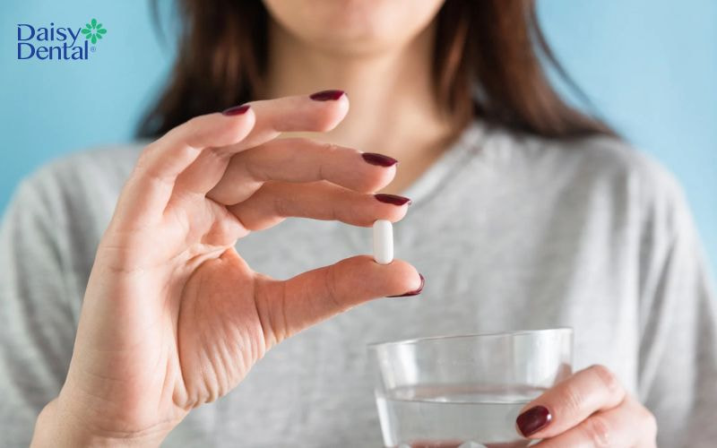 Bạn nên uống thuốc giảm đau khi bị gãy răng