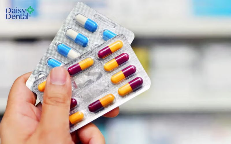 Trong một số trường hợp, bác sĩ sẽ kê thuốc Amoxicillin để điều trị viêm họng