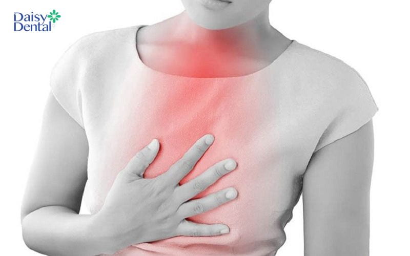 Trào ngược lâu ngày có thể dẫn đến tình trạng hơi thở có mùi hôi khó chịu