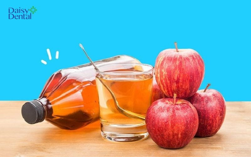 Dùng giấm táo súc miệng là phương pháp cải thiện hiệu quả triệu chứng hôi miệng
