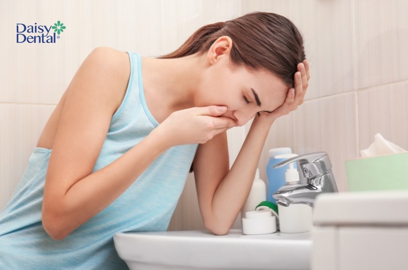 Mùi hôi có thể bám trong khoang miệng khi nôn ói quá nhiều.