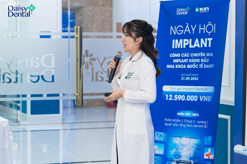 Bác sĩ CKI. RHM. Phạm Hoàng Thùy Nhiên đã chia sẻ nhiều kiến thức xoay quanh dịch vụ cấy ghép Implant