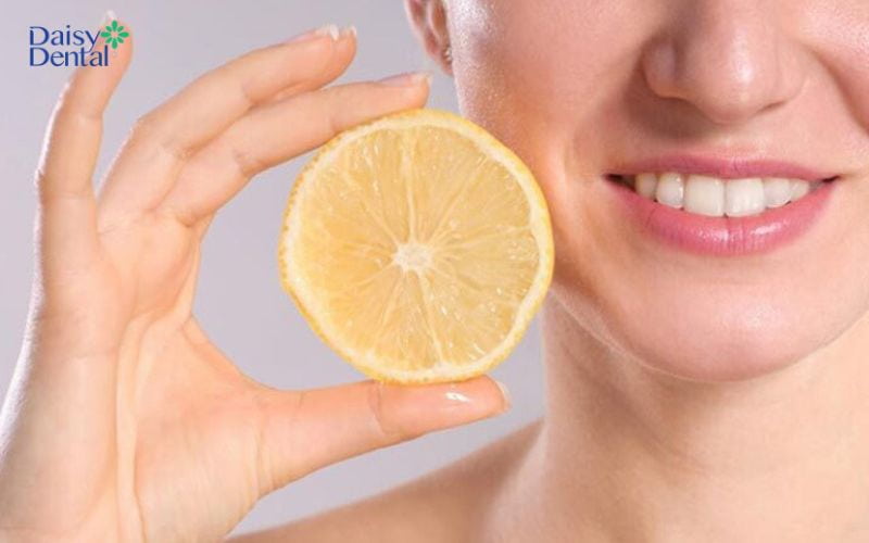 Sử dụng chanh có thể giúp cải thiện màu sắc của răng