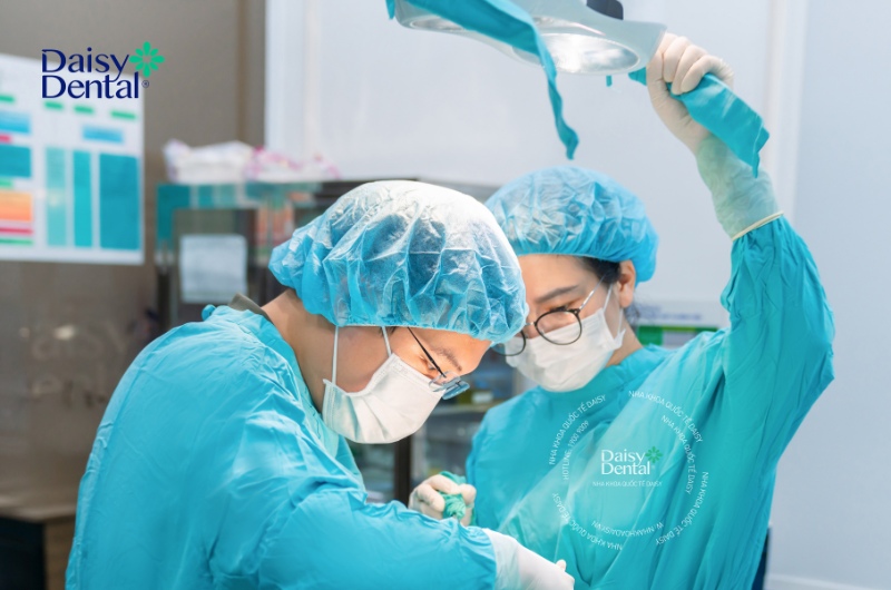 Quá trình cấy ghép Implant tại Nha khoa Quốc tế DAISY được thực hiện bởi bác sĩ giỏi trong môi trường vô khuẩn